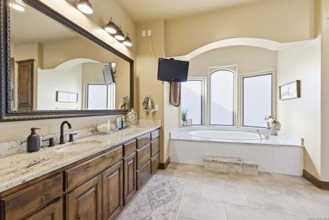 7805 Colonial Woods Boerne TX 78015