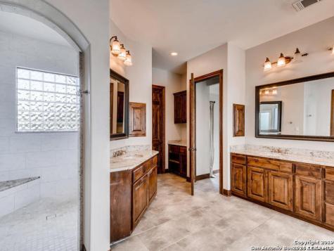 7805 Colonial Woods Boerne TX 78015