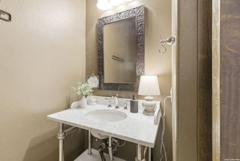 7805 Colonial Woods Boerne TX 78015