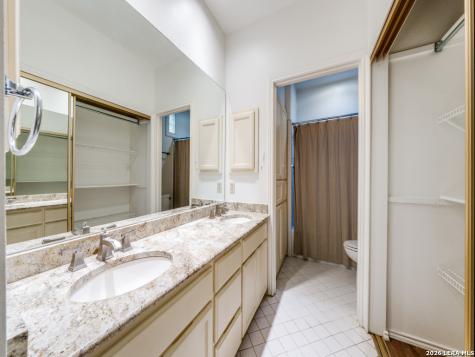 178 Oakwell Farms San Antonio TX 78218