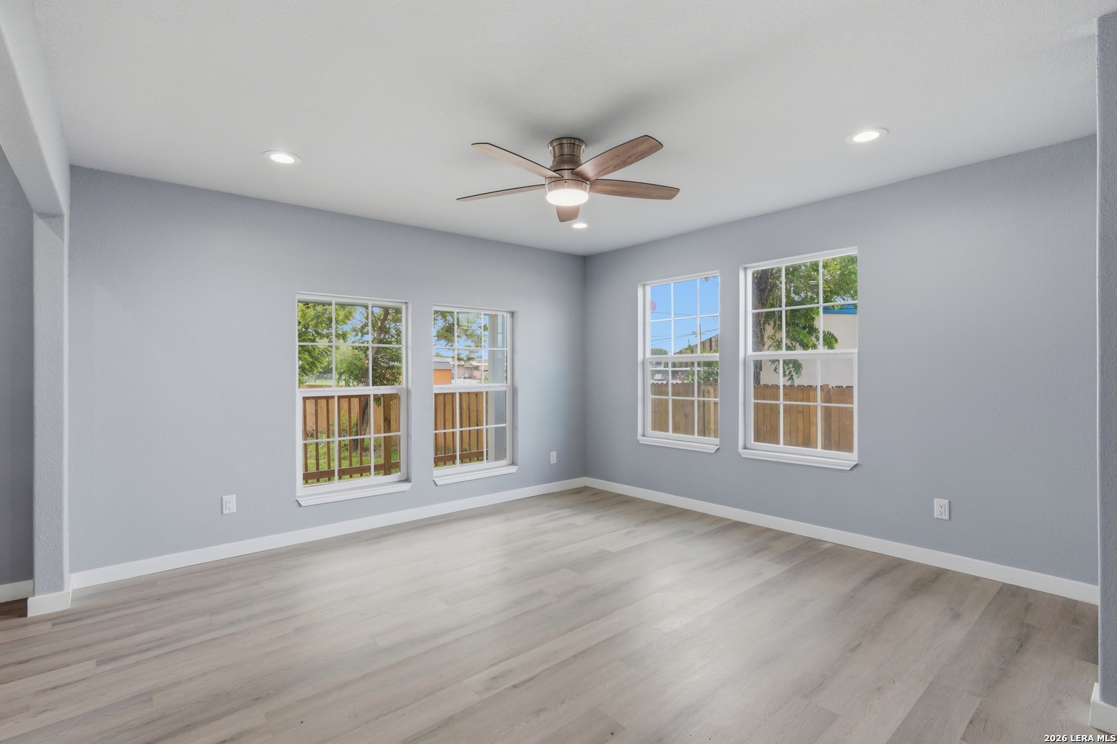 8013 E 6th Street Somerset TX 78069