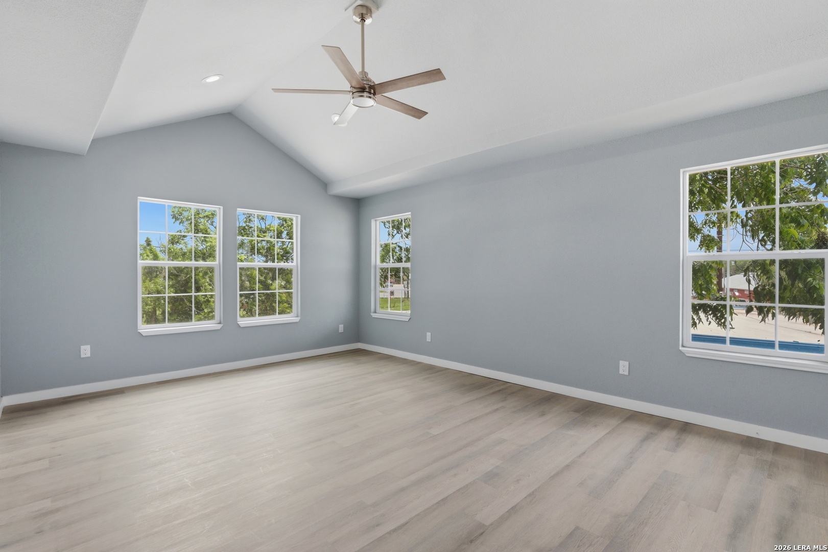 8013 E 6th Street Somerset TX 78069