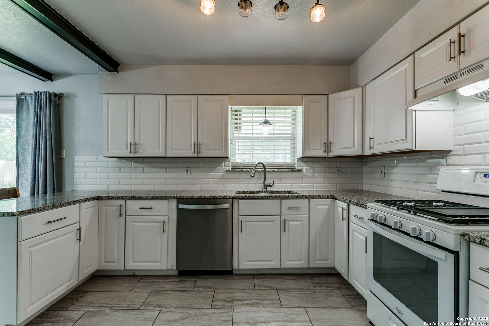 4439 Tropical Drive San Antonio TX 78218