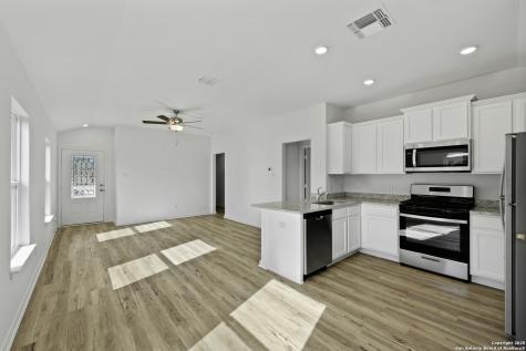 14906 Telfaire Meadow Von Ormy TX 78073