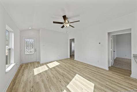 14906 Telfaire Meadow Von Ormy TX 78073