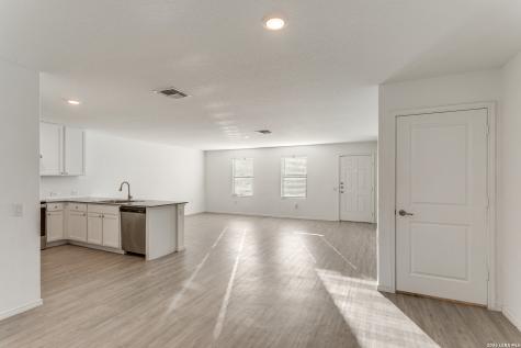 13227 Furyk San Antonio TX 78221