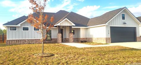 116 W Magnolia Circle La Vernia TX 78121
