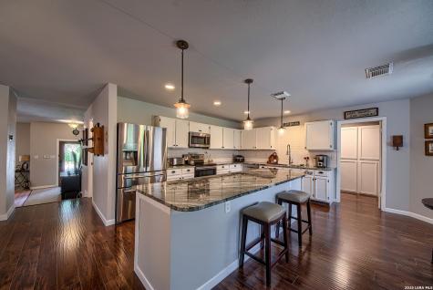 2422 Thrasher Oak San Antonio TX 78232