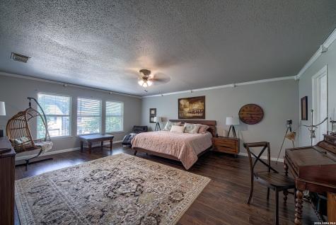 2422 Thrasher Oak San Antonio TX 78232