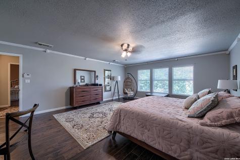 2422 Thrasher Oak San Antonio TX 78232