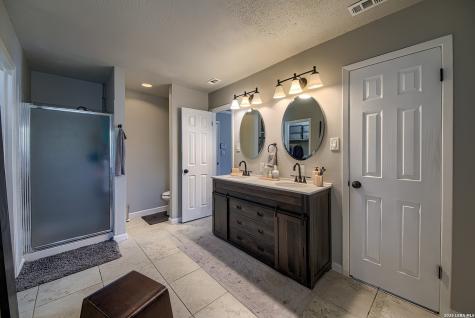 2422 Thrasher Oak San Antonio TX 78232