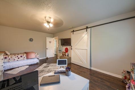 2422 Thrasher Oak San Antonio TX 78232