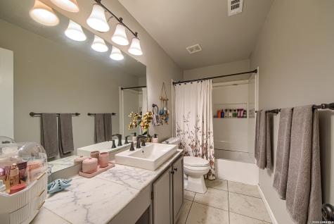 2422 Thrasher Oak San Antonio TX 78232