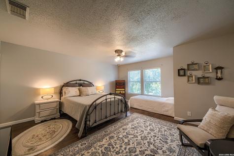2422 Thrasher Oak San Antonio TX 78232