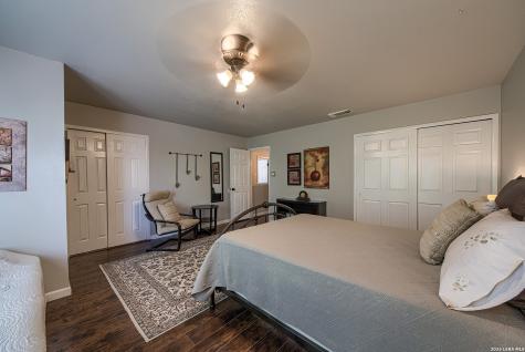 2422 Thrasher Oak San Antonio TX 78232