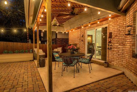 2422 Thrasher Oak San Antonio TX 78232