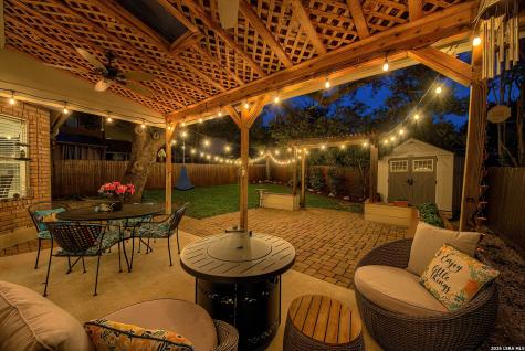 2422 Thrasher Oak San Antonio TX 78232