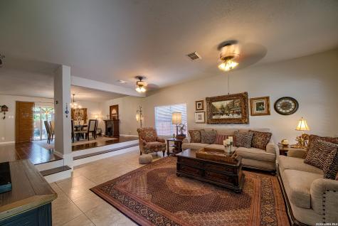 2422 Thrasher Oak San Antonio TX 78232