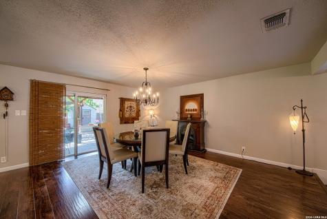 2422 Thrasher Oak San Antonio TX 78232