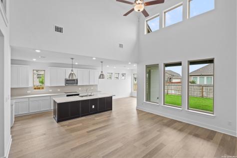 109 Mallorys Way Castroville TX 78009
