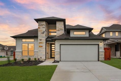 109 Mallorys Way Castroville TX 78009