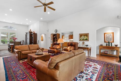 104 Oakwell Farms Parkway San Antonio TX 78218
