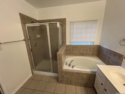 30 Amber Forest Hollywood Park TX 78232