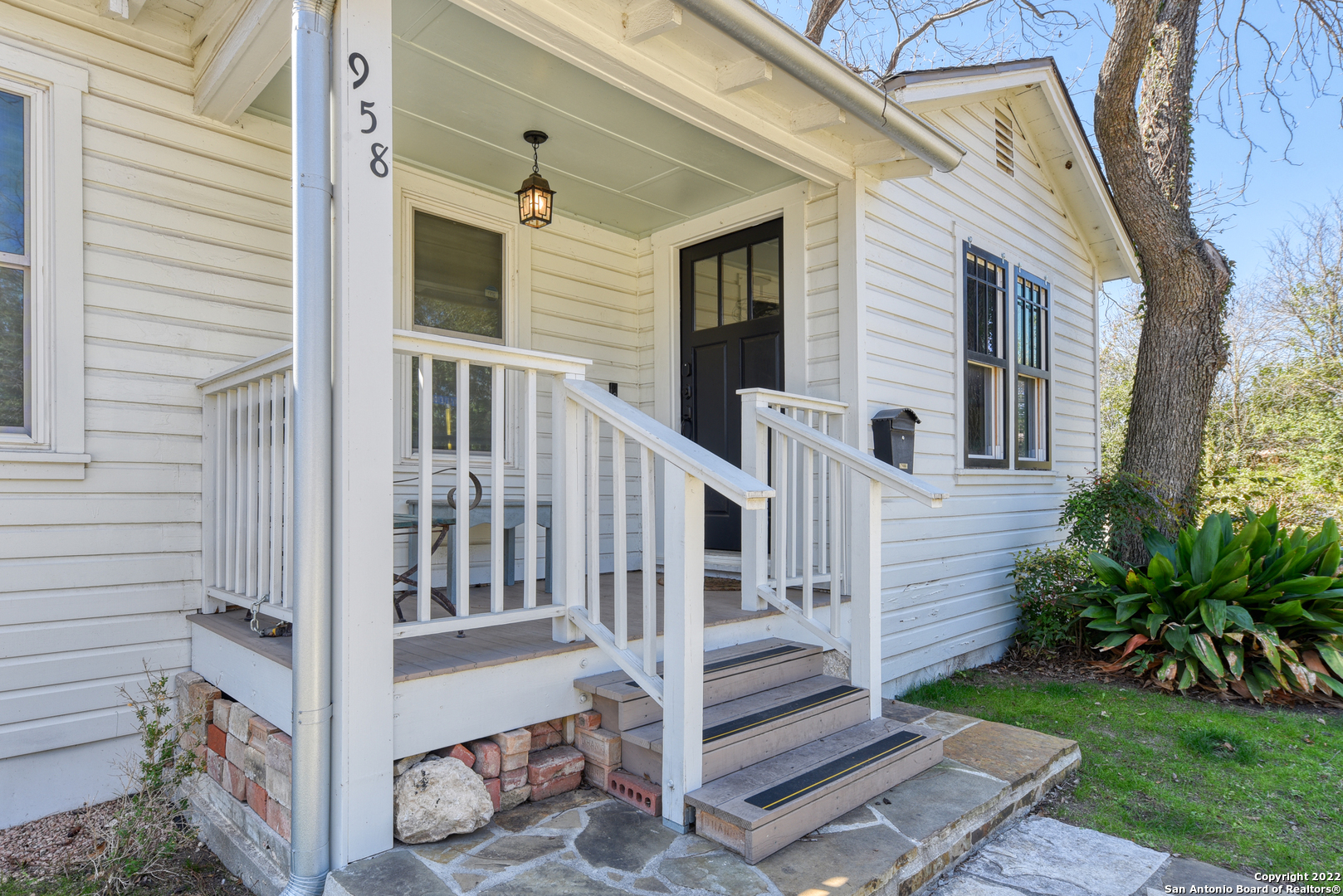 958 E Mistletoe Avenue San Antonio TX 78212