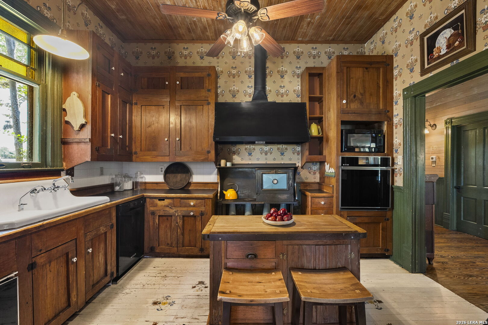 112 N. River Bend Road Comfort TX 78013