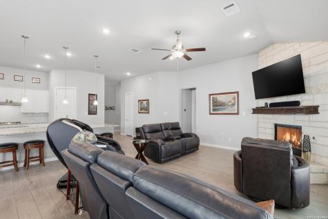 106 Branson Falls Boerne TX 78006