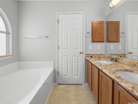 8964 Scarlet Creek Universal City TX 78148