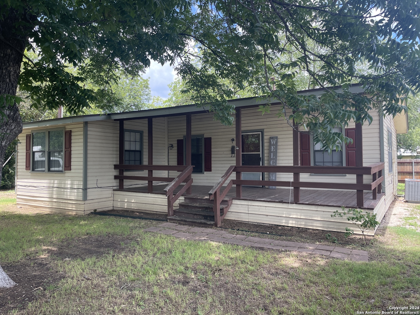 2605 Avenue M Hondo TX 78861