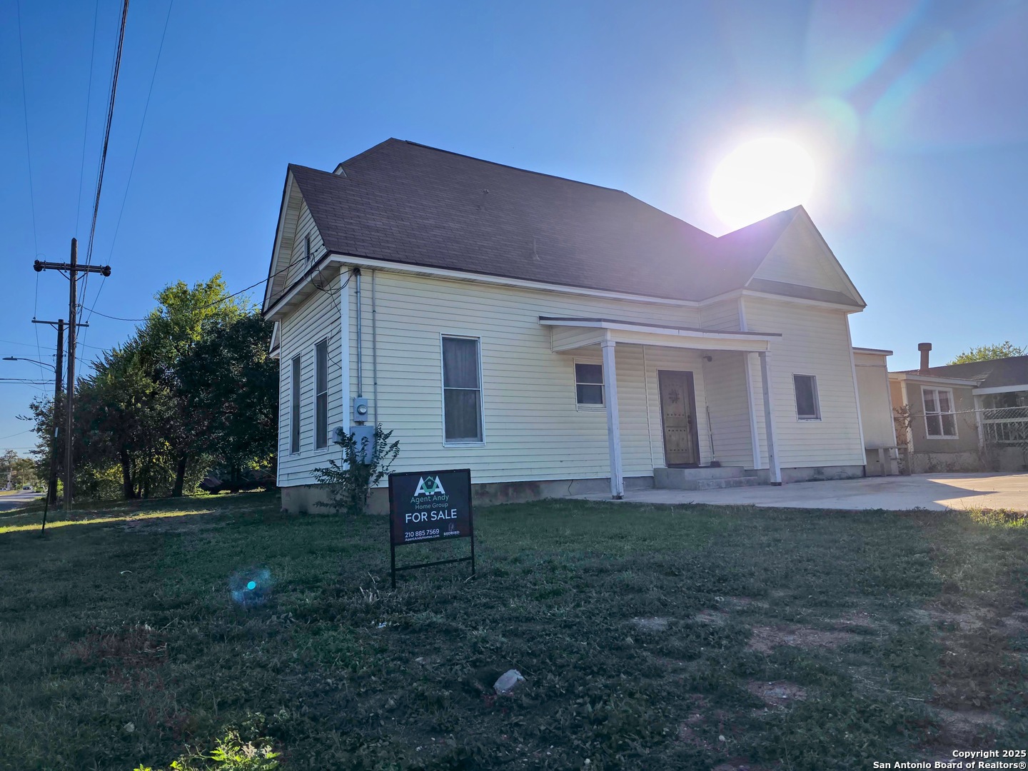 1602 Avenue U Hondo TX 78861