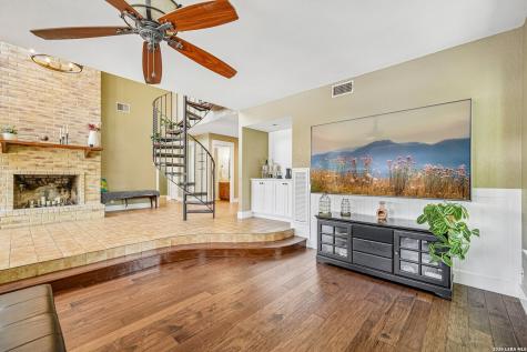 1922 Virginia Lane Floresville TX 78114