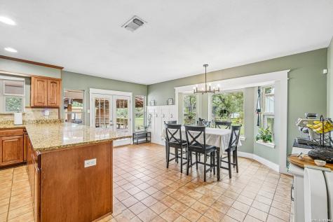 1922 Virginia Lane Floresville TX 78114