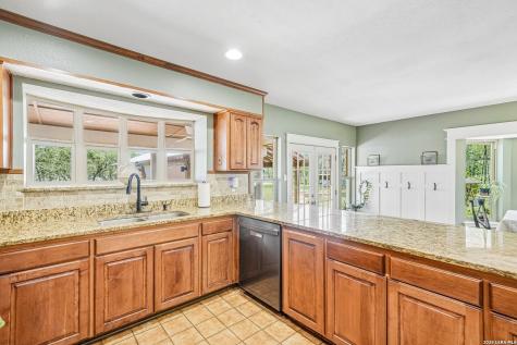 1922 Virginia Lane Floresville TX 78114