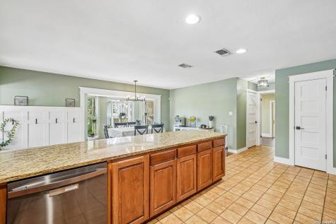 1922 Virginia Lane Floresville TX 78114