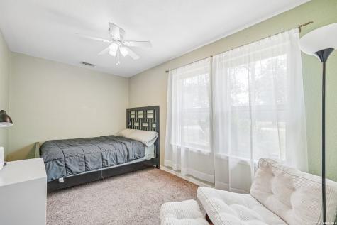 1922 Virginia Lane Floresville TX 78114