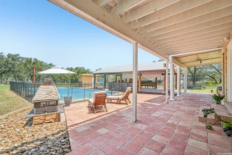 1922 Virginia Lane Floresville TX 78114