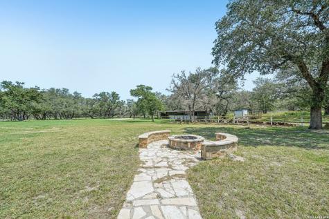 1922 Virginia Lane Floresville TX 78114