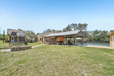 1922 Virginia Lane Floresville TX 78114