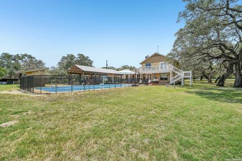 1922 Virginia Lane Floresville TX 78114