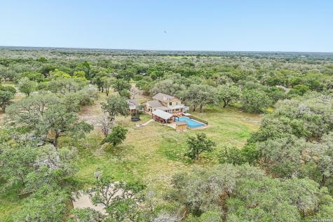1922 Virginia Lane Floresville TX 78114