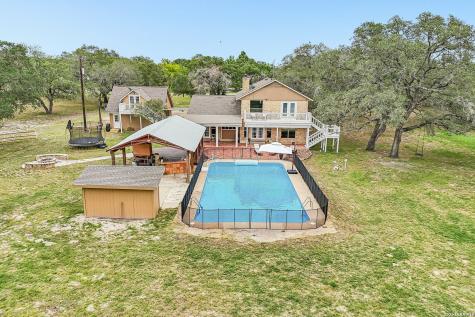 1922 Virginia Lane Floresville TX 78114