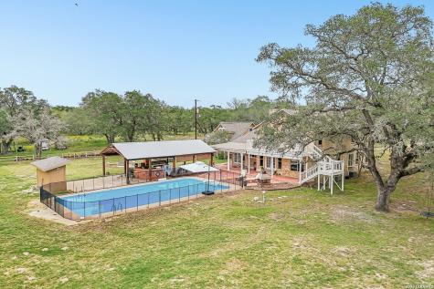 1922 Virginia Lane Floresville TX 78114