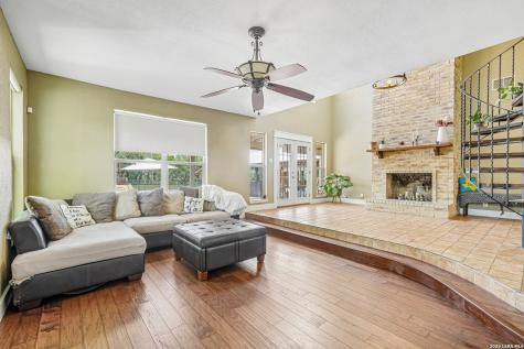 1922 Virginia Lane Floresville TX 78114
