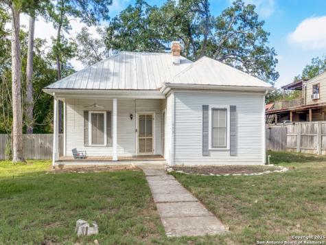413 E College Street Fredericksburg TX 78624