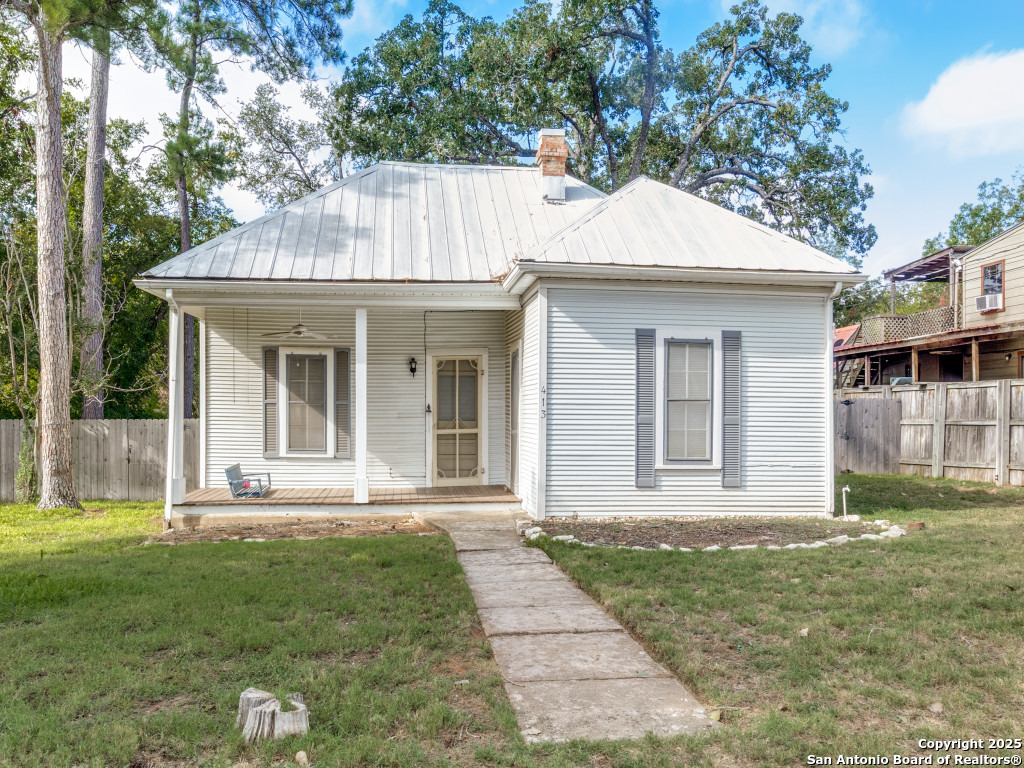 413 E College Street Fredericksburg TX 78624