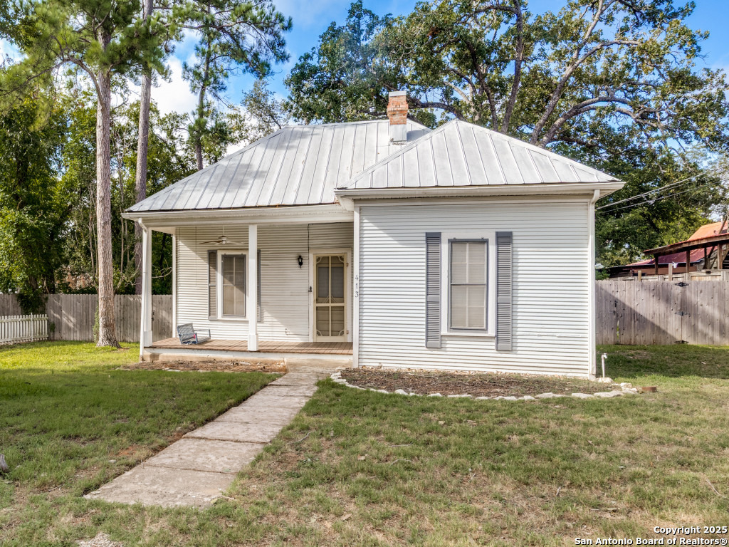 413 E College Street Fredericksburg TX 78624