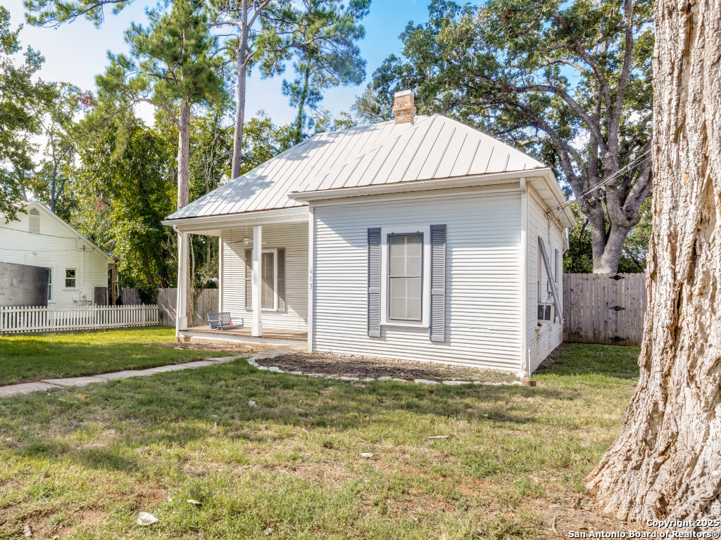 413 E College Street Fredericksburg TX 78624